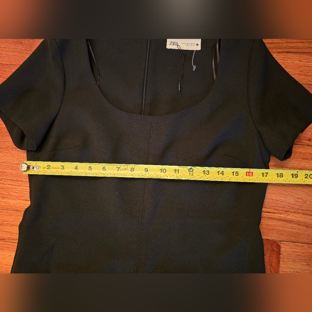 Classic Short Sleeve Black Dress - Picture 6 of 15